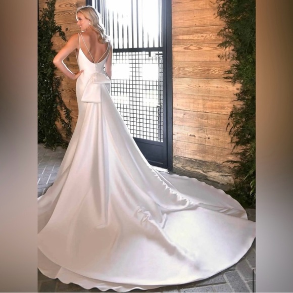 Essence of Australia Wedding Dress - Picture 1 of 10